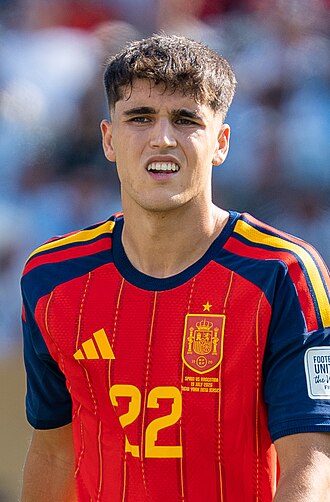 Pau Cubarsí - Barcelona Defender